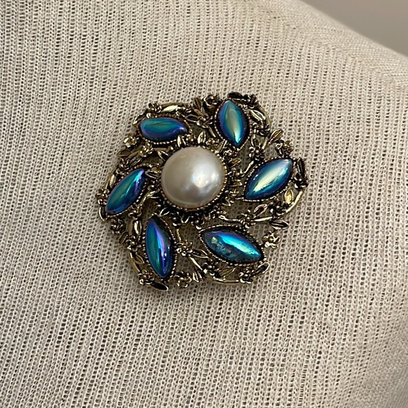 Vintage Antique Gold Victorian Style Pin with Faux Pearl & Oil Slick Gems - Picture 12 of 16